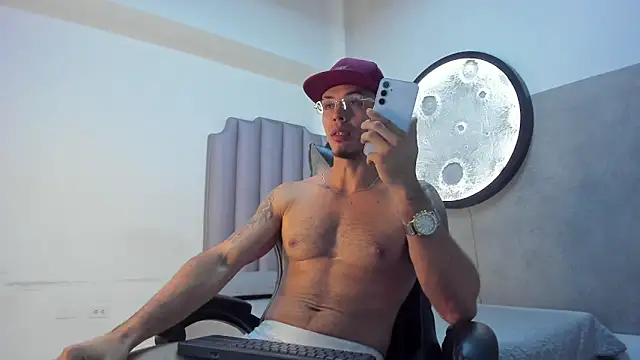 Snapshot of Rurik_Jones chatting on 11.20.25 Rurik Jones online show from 11.20.25