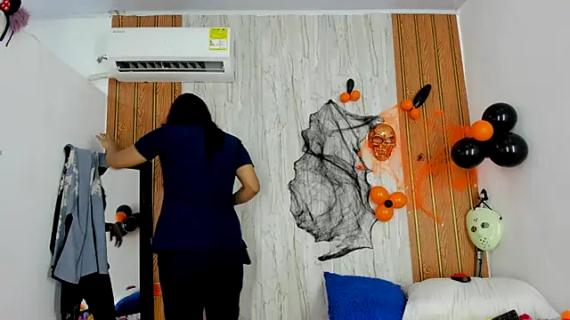 luisabecker  online show from 10.24.25