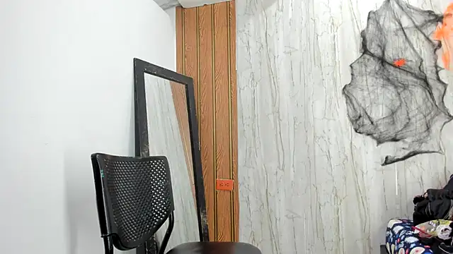 luisabecker  online show from 10.27.25