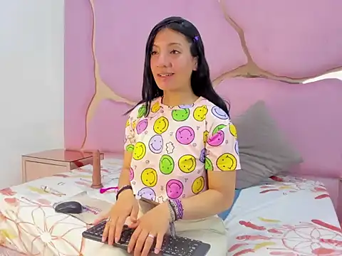 Snapshot of Zoe_king19 chatting on 10.07.25 Zoe king19 online show from 10.07.25
