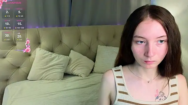 Snapshot of try_love_ chatting on 10.27.25 try love online show from 10.27.25