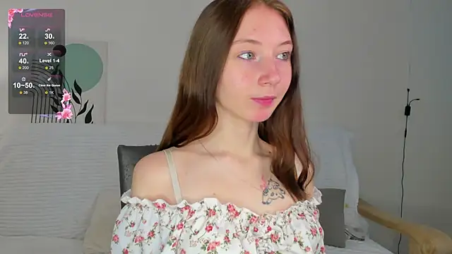 Snapshot of try_love_ chatting on 11.08.25 try love online show from 11.08.25