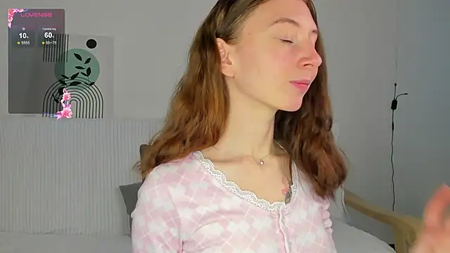 Snapshot of try_love_ chatting on 11.14.25 try love online show from 11.14.25