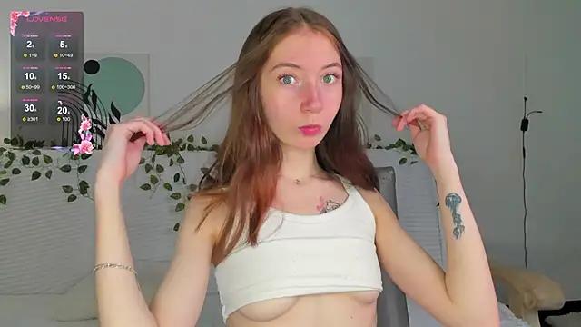 Snapshot of try_love_ chatting on 11.26.25 try love online show from 11.26.25