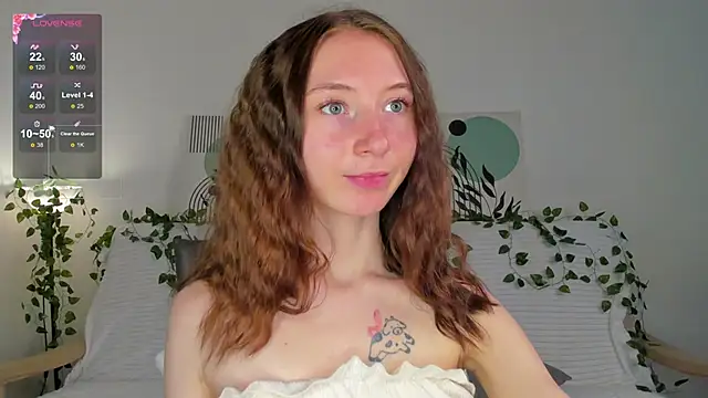 Snapshot of try_love_ chatting on 11.28.25 try love online show from 11.28.25