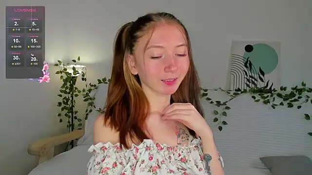 Snapshot of try_love_ chatting on 12.01.25 try love online show from 12.01.25