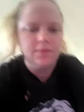 Snapshot of Velvetflamed chatting on 10.11.25 Velvetflamed online show from 10.11.25