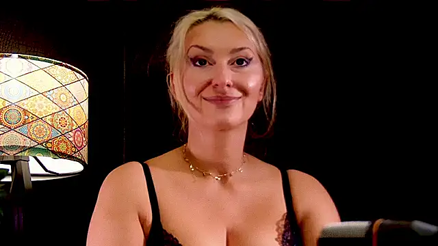 Snapshot of LeticiaReys chatting on 11.06.25 LeticiaReys online show from 11.06.25