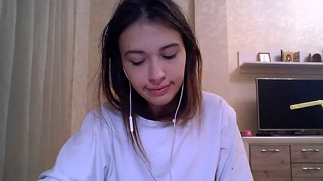 Snapshot of CeyaLier chatting on 10.28.25 CeyaLier online show from 10.28.25