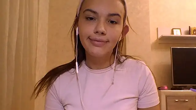 Snapshot of CeyaLier chatting on 10.29.25 CeyaLier online show from 10.29.25