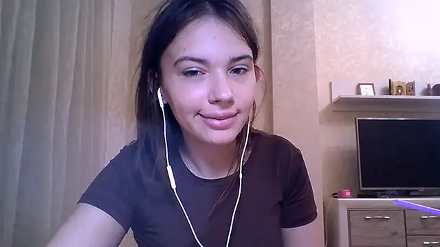 Snapshot of CeyaLier chatting on 10.30.25 CeyaLier online show from 10.30.25
