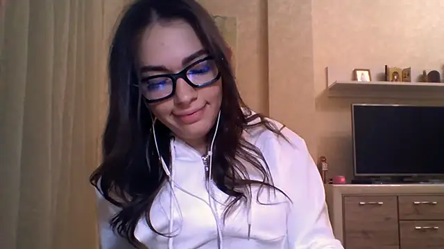 Snapshot of CeyaLier chatting on 11.03.25 CeyaLier online show from 11.03.25