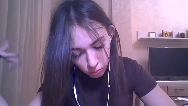 Snapshot of CeyaLier chatting on 11.05.25 CeyaLier online show from 11.05.25