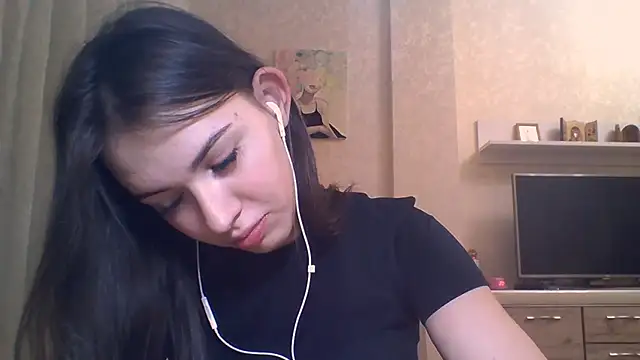 Snapshot of CeyaLier chatting on 11.06.25 CeyaLier online show from 11.06.25