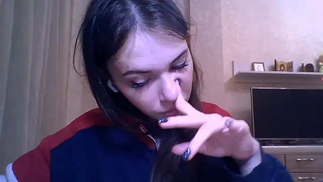 Snapshot of CeyaLier chatting on 11.12.25 CeyaLier online show from 11.12.25