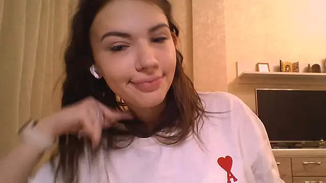 Snapshot of CeyaLier chatting on 11.20.25 CeyaLier online show from 11.20.25