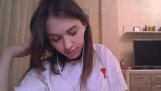 Snapshot of CeyaLier chatting on 11.24.25 CeyaLier online show from 11.24.25