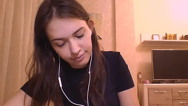 Snapshot of CeyaLier chatting on 11.25.25 CeyaLier online show from 11.25.25