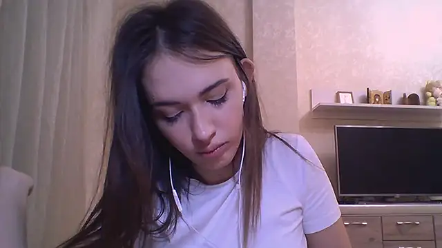 Snapshot of CeyaLier chatting on 11.26.25 CeyaLier online show from 11.26.25