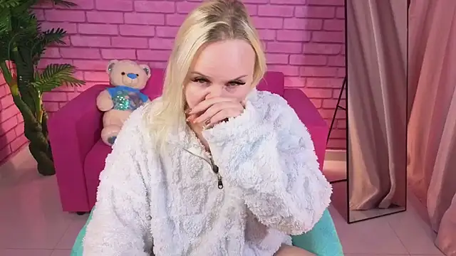 SofiaWeak online show from 10.13.25
