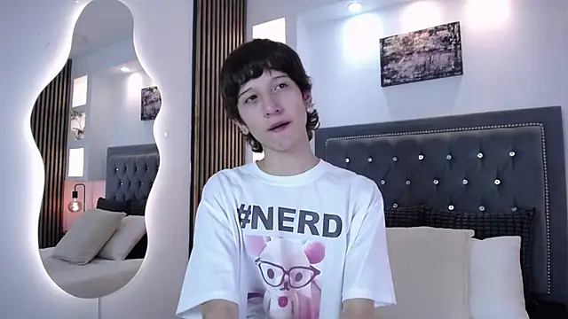 Emo Boy  online show from 03.05.26