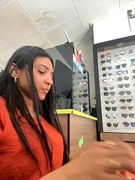 Snapshot of oralin chatting on 10.31.25 oralin online show from 10.31.25