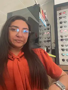 Snapshot of oralin chatting on 11.04.25 oralin online show from 11.04.25