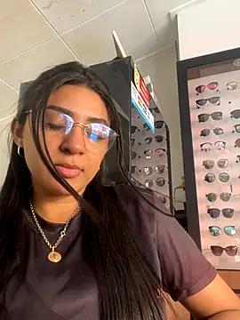 Snapshot of oralin chatting on 11.08.25 oralin online show from 11.08.25