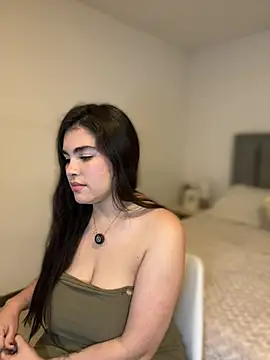 Isabella LaRue online show from 04.10.26