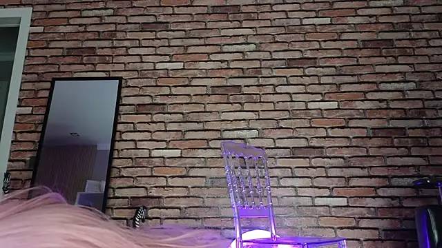 Snapshot of saya_li1 chatting on 10.24.25 saya li1 online show from 10.24.25