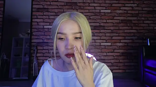 Snapshot of saya_li1 chatting on 11.20.25 saya li1 online show from 11.20.25