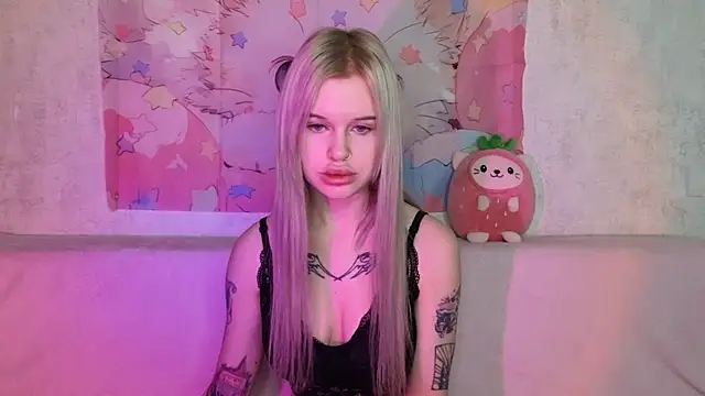 Snapshot of HoneyGold_ chatting on 12.03.25 HoneyGold online show from 12.03.25