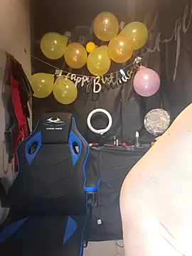 Snapshot of GeilesLuder36 chatting on 11.13.25 GeilesLuder36 online show from 11.13.25