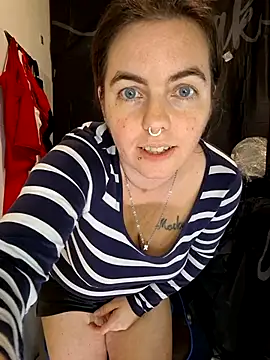 Snapshot of GeilesLuder36 chatting on 11.19.25 GeilesLuder36 online show from 11.19.25