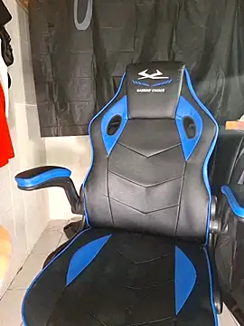 Snapshot of GeilesLuder36 chatting on 11.25.25 GeilesLuder36 online show from 11.25.25