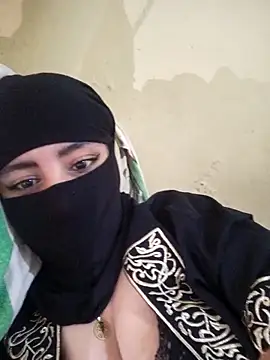 Snapshot of arab_dam chatting on 11.18.25 arab dam online show from 11.18.25