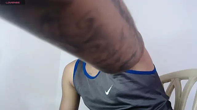 Snapshot of drako_monster chatting on 10.18.25 drako monster online show from 10.18.25