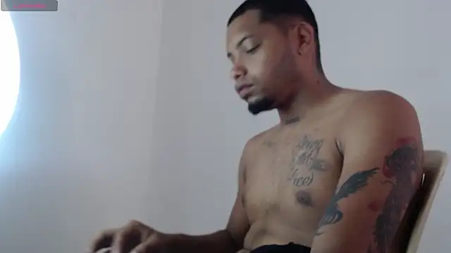 Snapshot of drako_monster chatting on 10.19.25 drako monster online show from 10.19.25