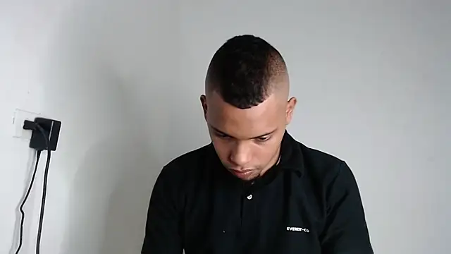 Snapshot of drako_monster chatting on 11.10.25 drako monster online show from 11.10.25