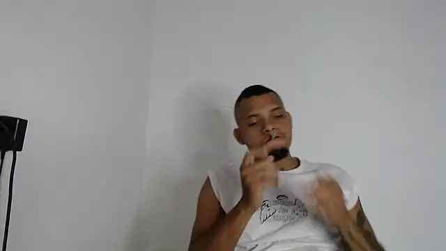 Snapshot of drako_monster chatting on 11.11.25 drako monster online show from 11.11.25