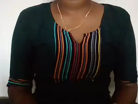 Snapshot of Tamilmallu-duskygirl03 chatting on 11.01.25 Tamilmallu-duskygirl03 online show from 11.01.25