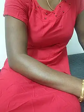 Snapshot of Tamilmallu-duskygirl03 chatting on 11.04.25 Tamilmallu-duskygirl03 online show from 11.04.25