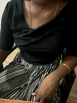 Snapshot of Tamilmallu-duskygirl03 chatting on 11.11.25 Tamilmallu-duskygirl03 online show from 11.11.25