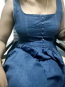 Snapshot of Tamilmallu-duskygirl03 chatting on 11.21.25 Tamilmallu-duskygirl03 online show from 11.21.25