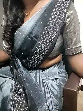 Snapshot of Tamilmallu-duskygirl03 chatting on 11.25.25 Tamilmallu-duskygirl03 online show from 11.25.25