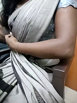 Snapshot of Tamilmallu-duskygirl03 chatting on 12.03.25 Tamilmallu-duskygirl03 online show from 12.03.25