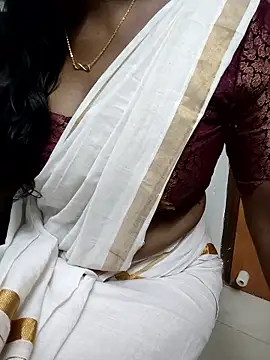 Snapshot of Tamilmallu-duskygirl03 chatting on 12.14.25 Tamilmallu-duskygirl03 online show from 12.14.25
