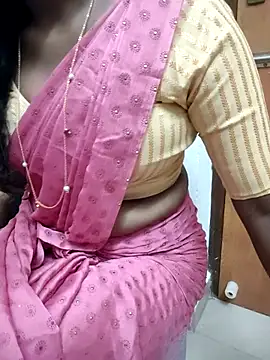 Snapshot of Tamilmallu-duskygirl03 chatting on 12.15.25 Tamilmallu-duskygirl03 online show from 12.15.25