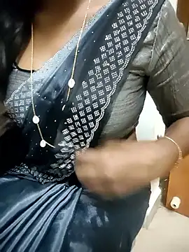 Snapshot of Tamilmallu-duskygirl03 chatting on 12.16.25 Tamilmallu-duskygirl03 online show from 12.16.25