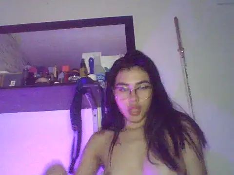 Snapshot of MeganTaylorr_ chatting on 10.18.25 MeganTaylorr online show from 10.18.25